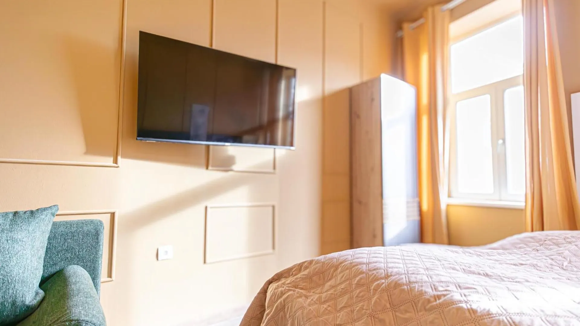 4Br Apartment For 9P, Centrally Located In וינה 0*,