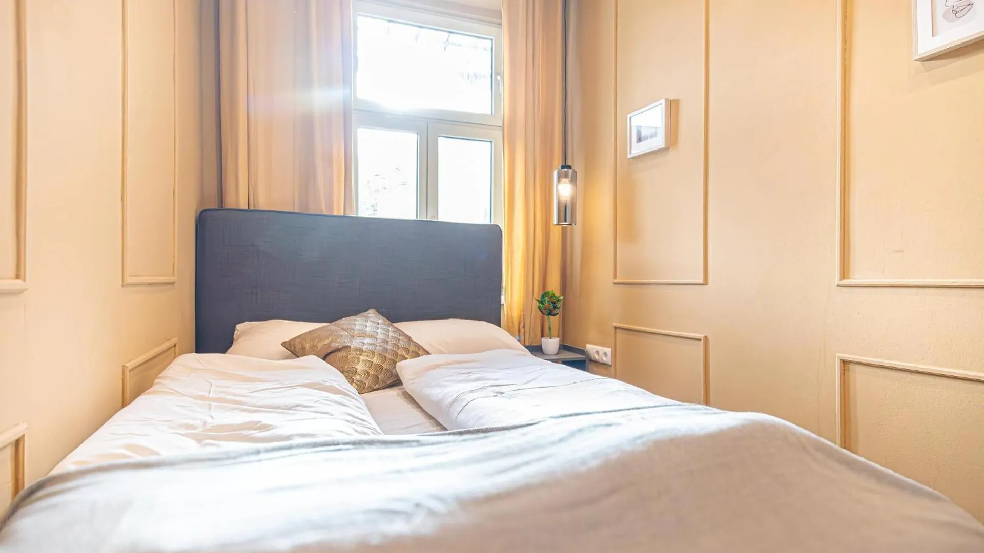 4Br Apartment For 9P, Centrally Located In וינה