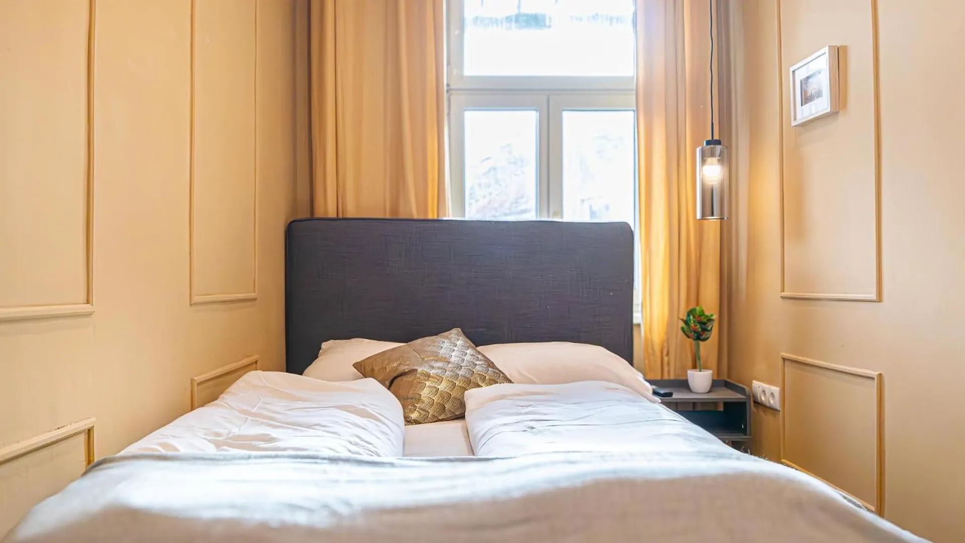 4Br Apartment For 9P, Centrally Located In Vienna Austria