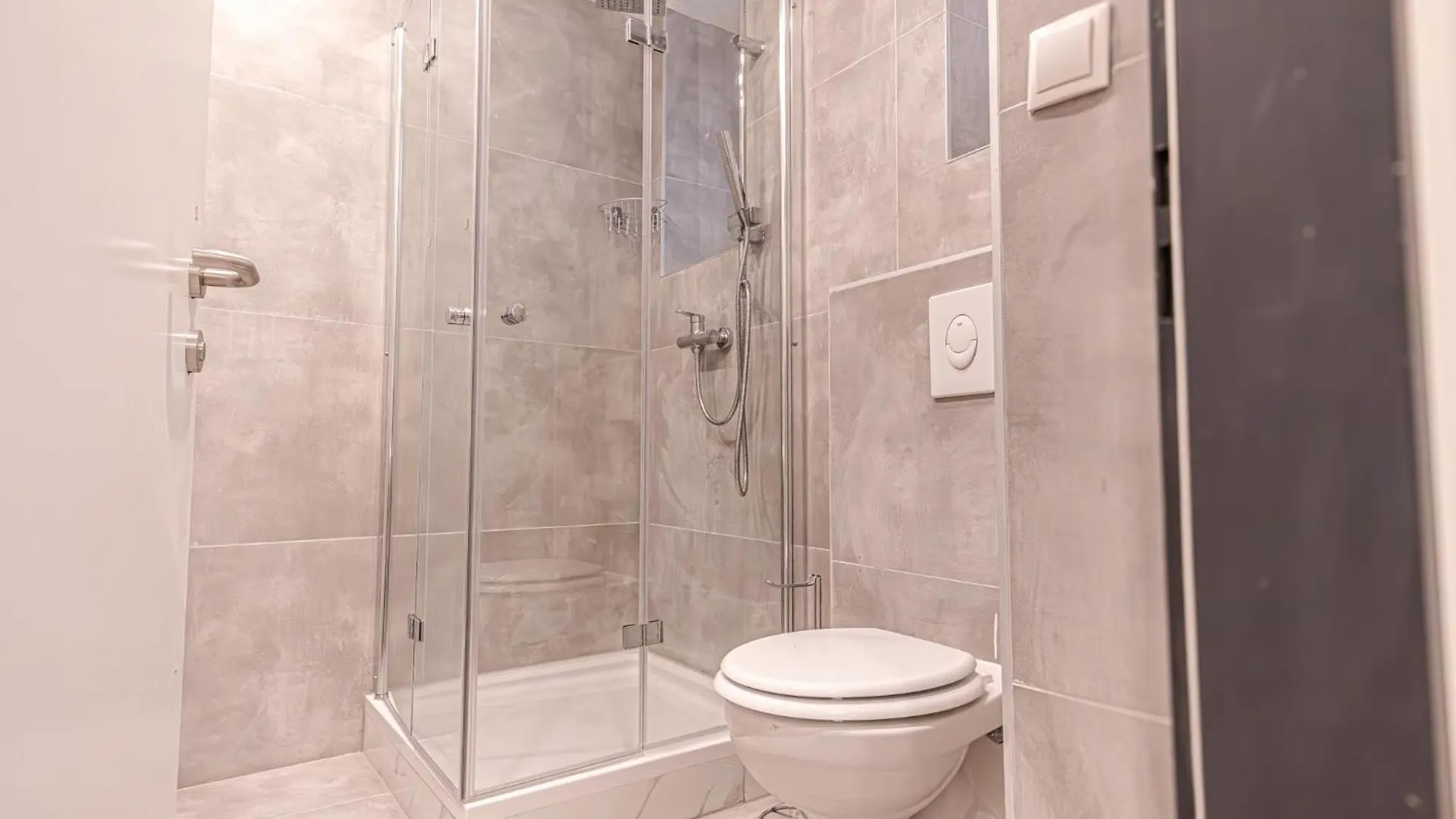 4Br Apartment For 9P, Centrally Located In Vienna Austria